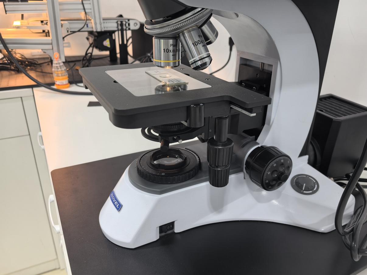 Microscope hyperspectral measurement system in actual field measurement.jpg