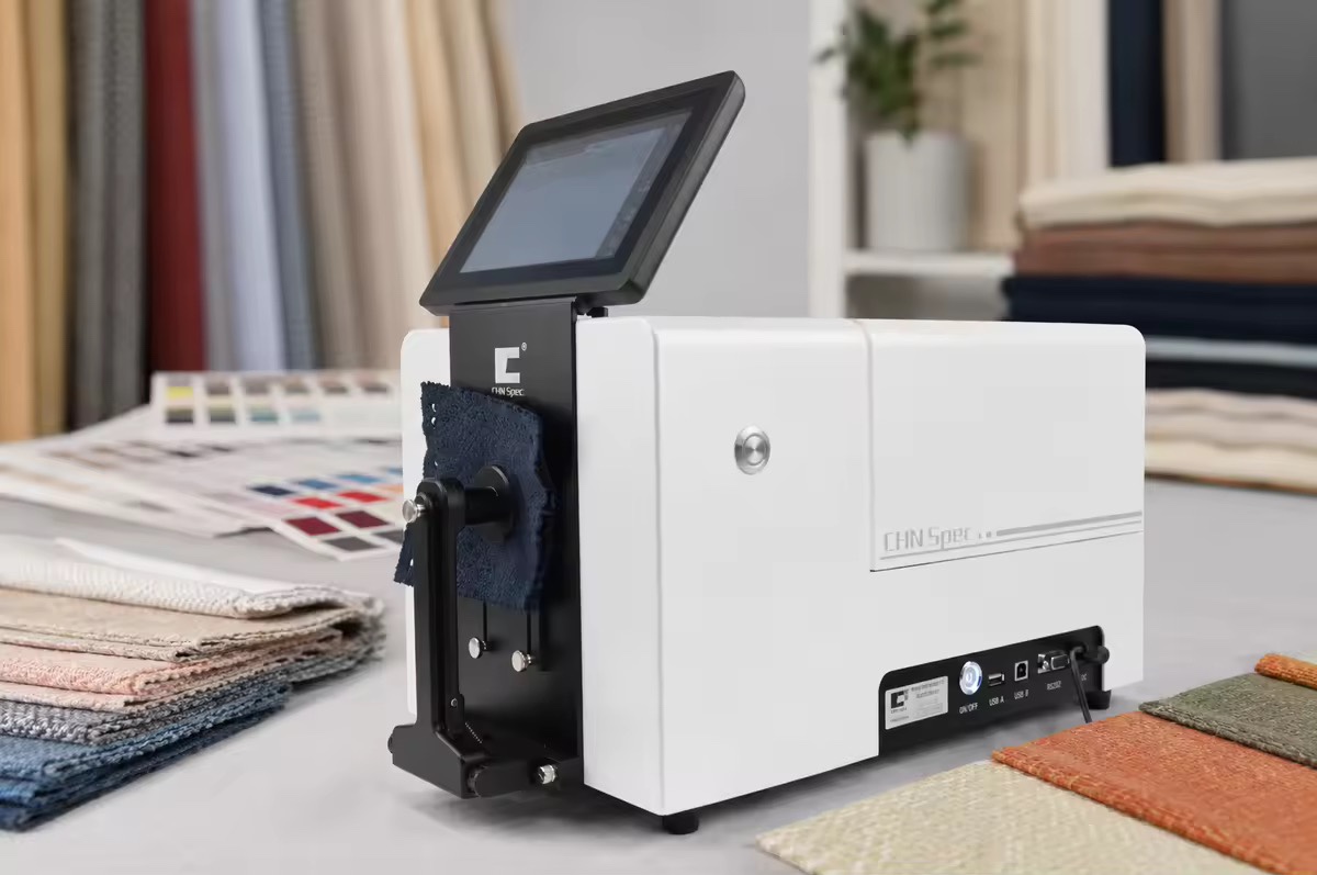 Benchtop Spectrophotometer CS-821N measures textile fabrics.JPG