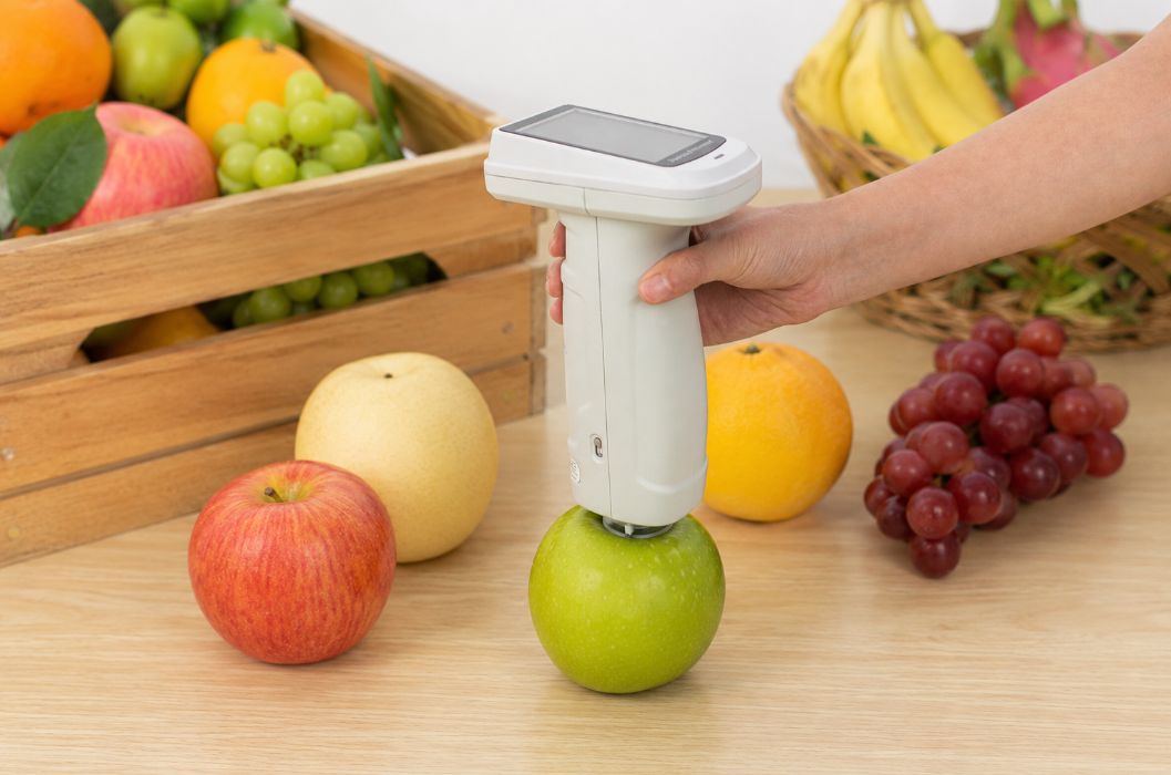 The colorimeter DS-700D measures fruits color.png